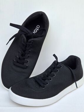 Atoms Model 000 Everyday Sneakers Black  Men's 6-Women's 7.5